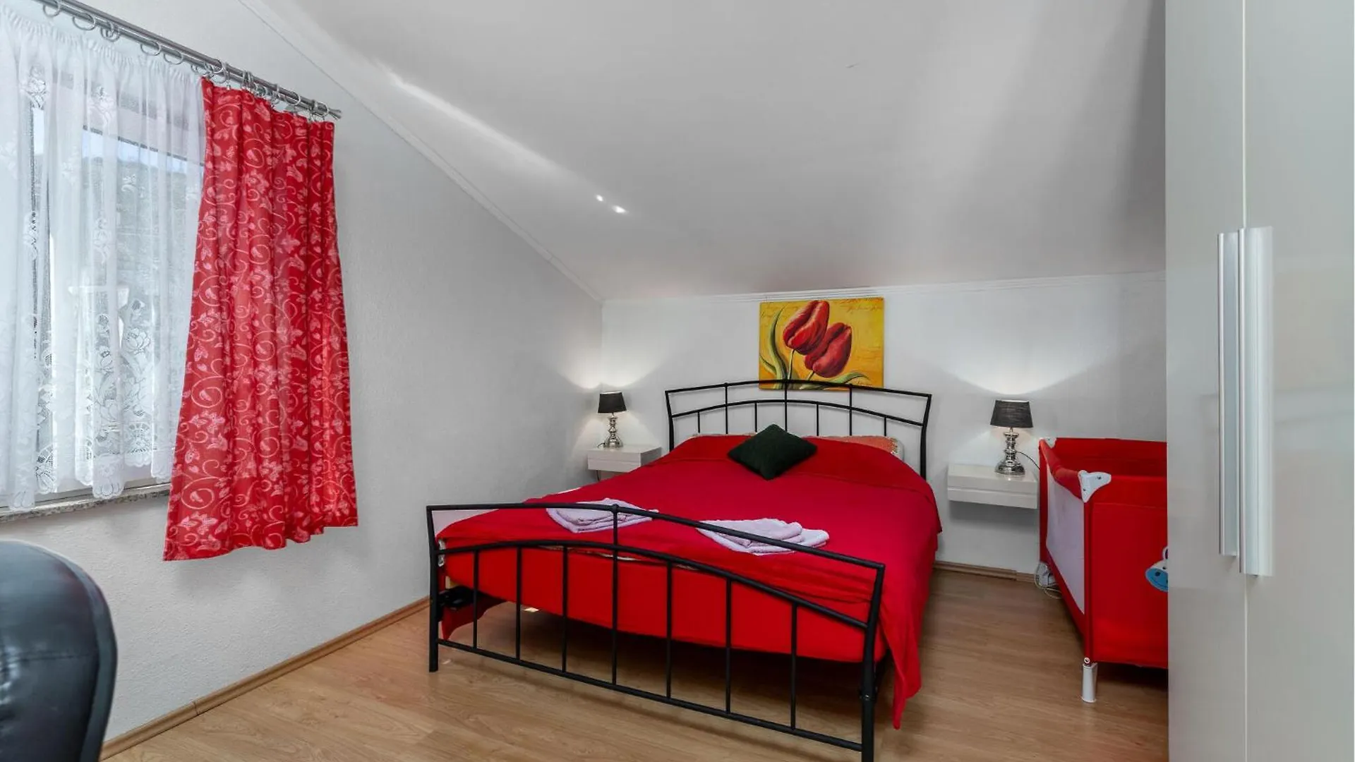 Beautiful Apartment In Opric With Wifi