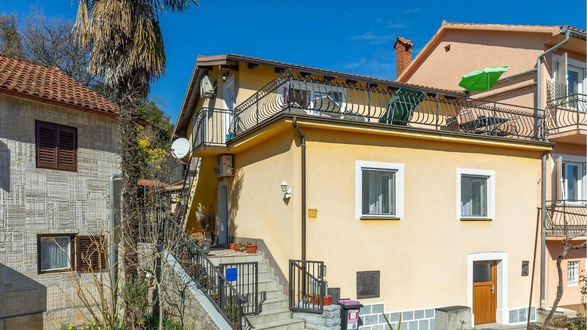 Beautiful Apartment In Opric With Wifi