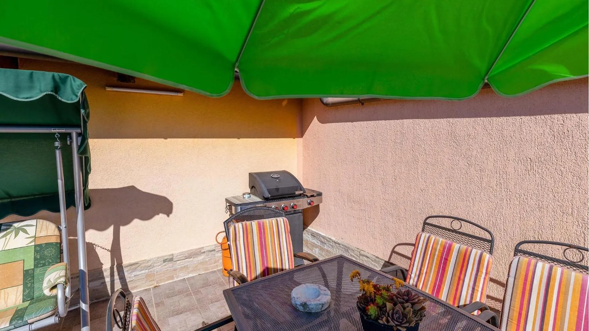 Beautiful Apartment In Opric With Wifi